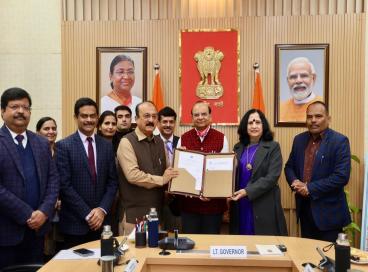 Handing over the possession letter of land at Narela for DTeU in the presence of Hon'ble Chancellor Sir and Hon'ble Education Minister at Lok Niwas today by DDA Vice Chairman & team.